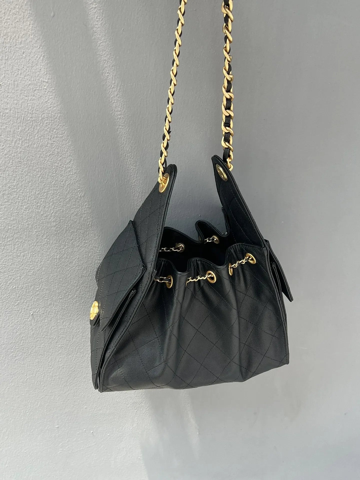 Washed Denim Bucket Bag Hobo Underarm Bag Top Layer Cowhide Chain Drawstring Soft Vintage Single Shoulder Bag for Women